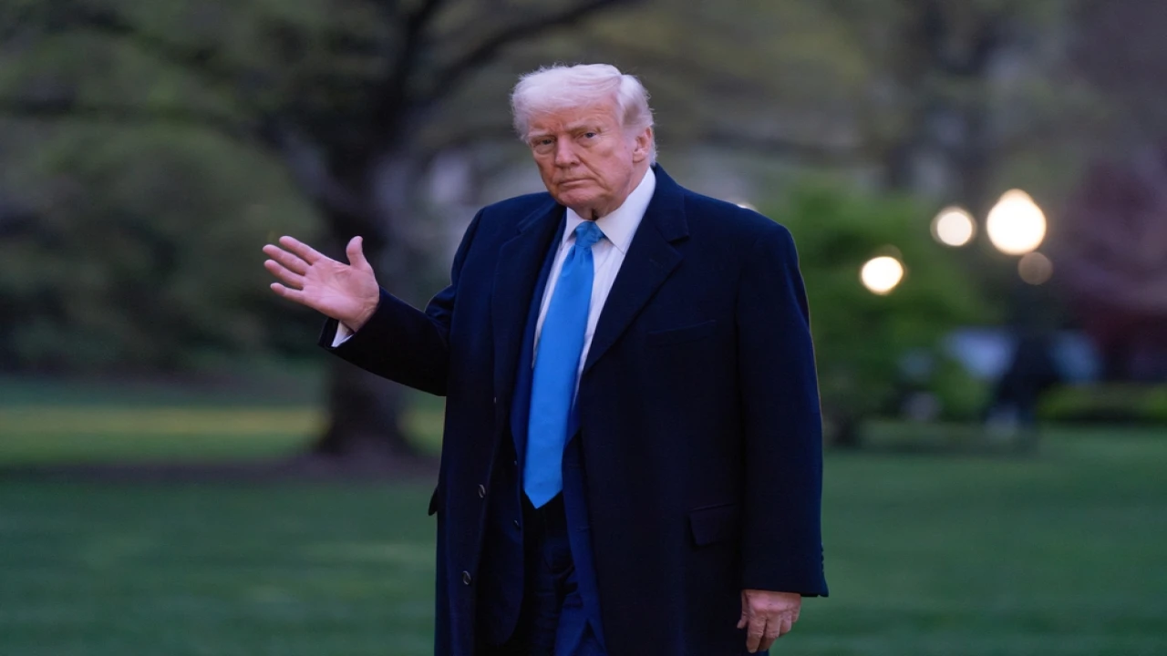 Trump: James Bond Vergiden Muaf, Çünkü Sean Connery Bana Yardım Etmişti!