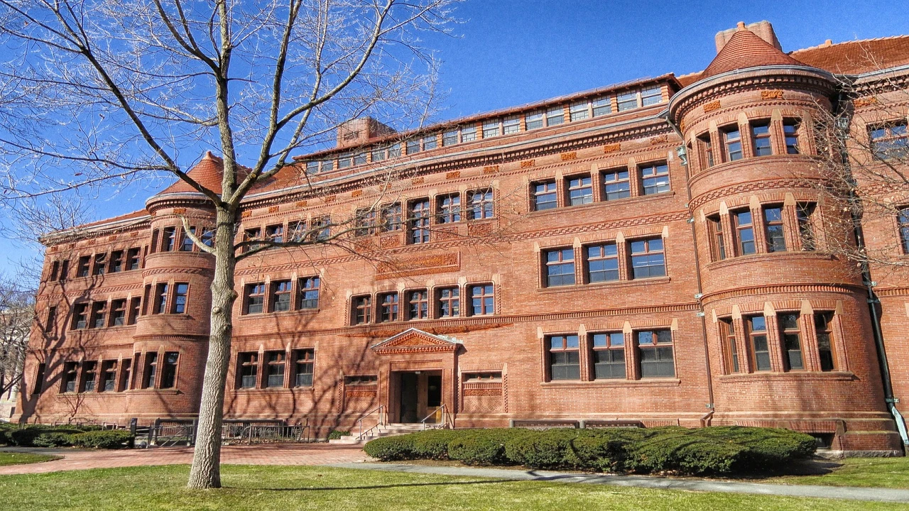 Trump Yönetiminden Harvard’a 450 Milyon Dolarlık Yeni Fon Kesintisi