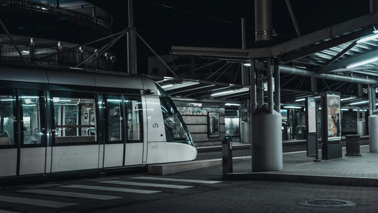 New York'ta "Metro Sörfü" Can Aldı: 15 Yaşındaki Çocuk Hayatını Kaybetti