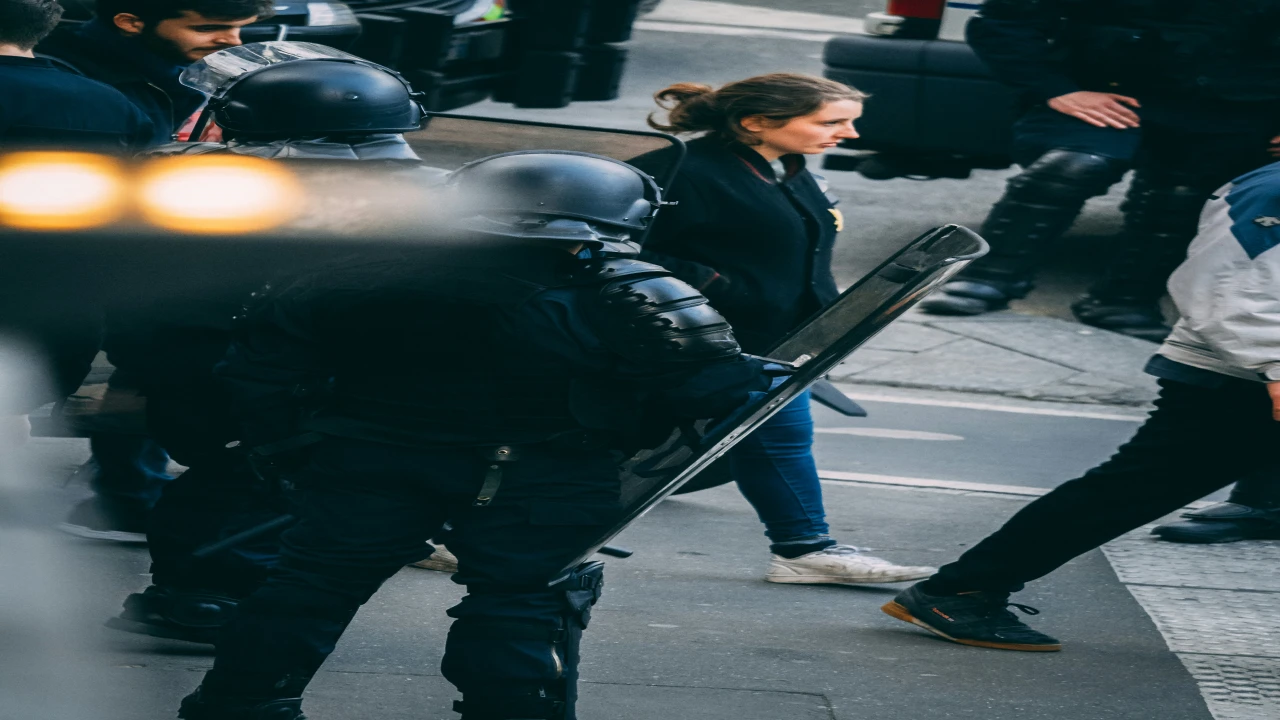 New York’ta Rüya Değil, Kâbus: ICE Gözaltısında Zincire Vurulan Kadının Çığlığı