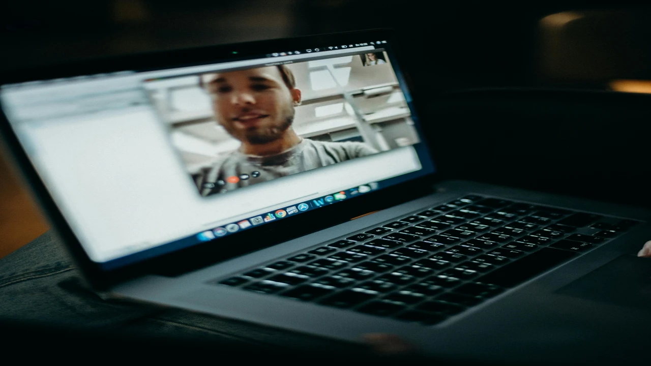 Los Angeles’ta Doktor, Eşinin ICE Tarafından Gözaltına Alınmasını FaceTime Üzerinden İzledi