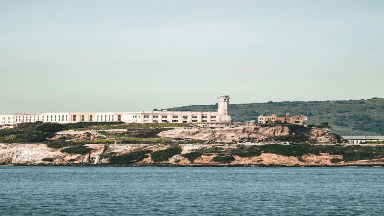Mahkemeden “Alligator Alcatraz” Kararı: Göçmen Merkezi Kapatılıyor