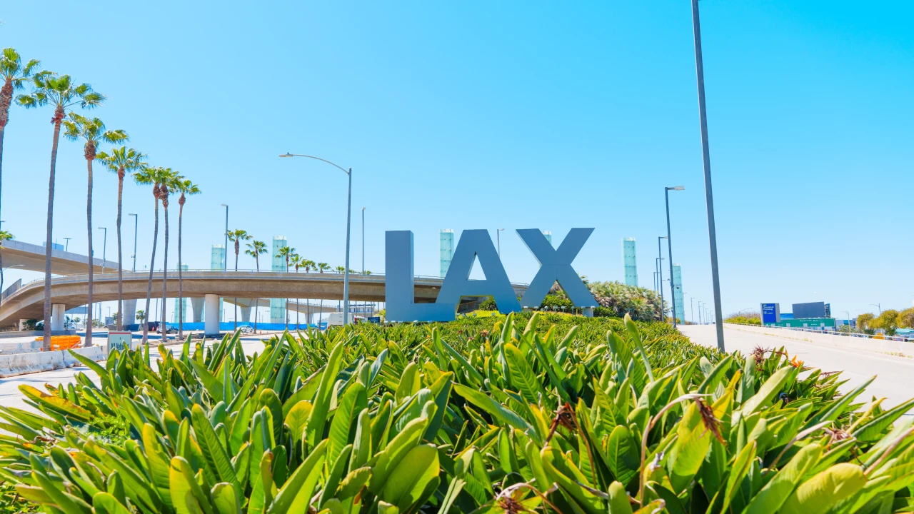 LAX Havalimanı’nın Ünlü Tabelası Sökülüyor