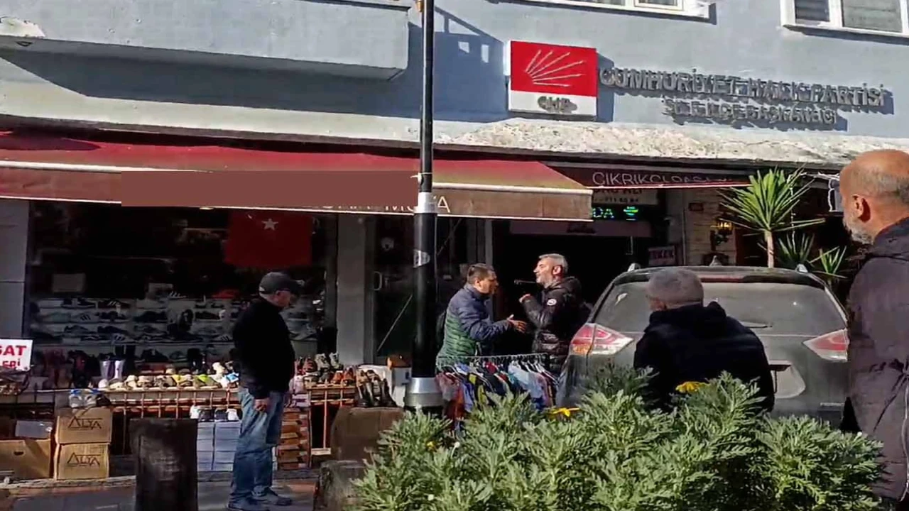 İstanbul Şile’de CHP önünde ’kızıma küfür ettiler’ diye bağıran kişi gözaltına alındı