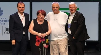 Halil Ergün ve Defne Yalnız’a ’Yaşam Boyu Başarı Ödülü’ verildi